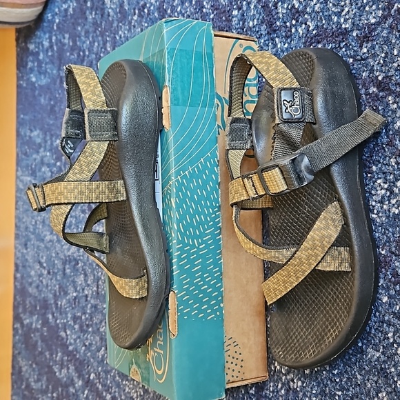 Women's Chaco sz 7 wide - Picture 2 of 10